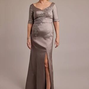 Oleg Cassini Silver Taffeta Mermaid Embroidered Sweetheart Evening Dress